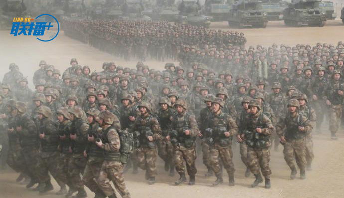 登战舰下基层阅兵沙场 习近平强军思想锻造精兵劲旅